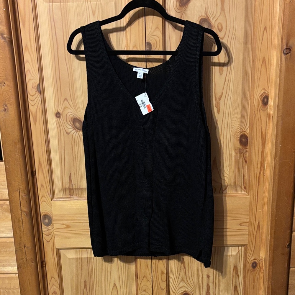 Women's Black Knit V‑Neck Tank Top